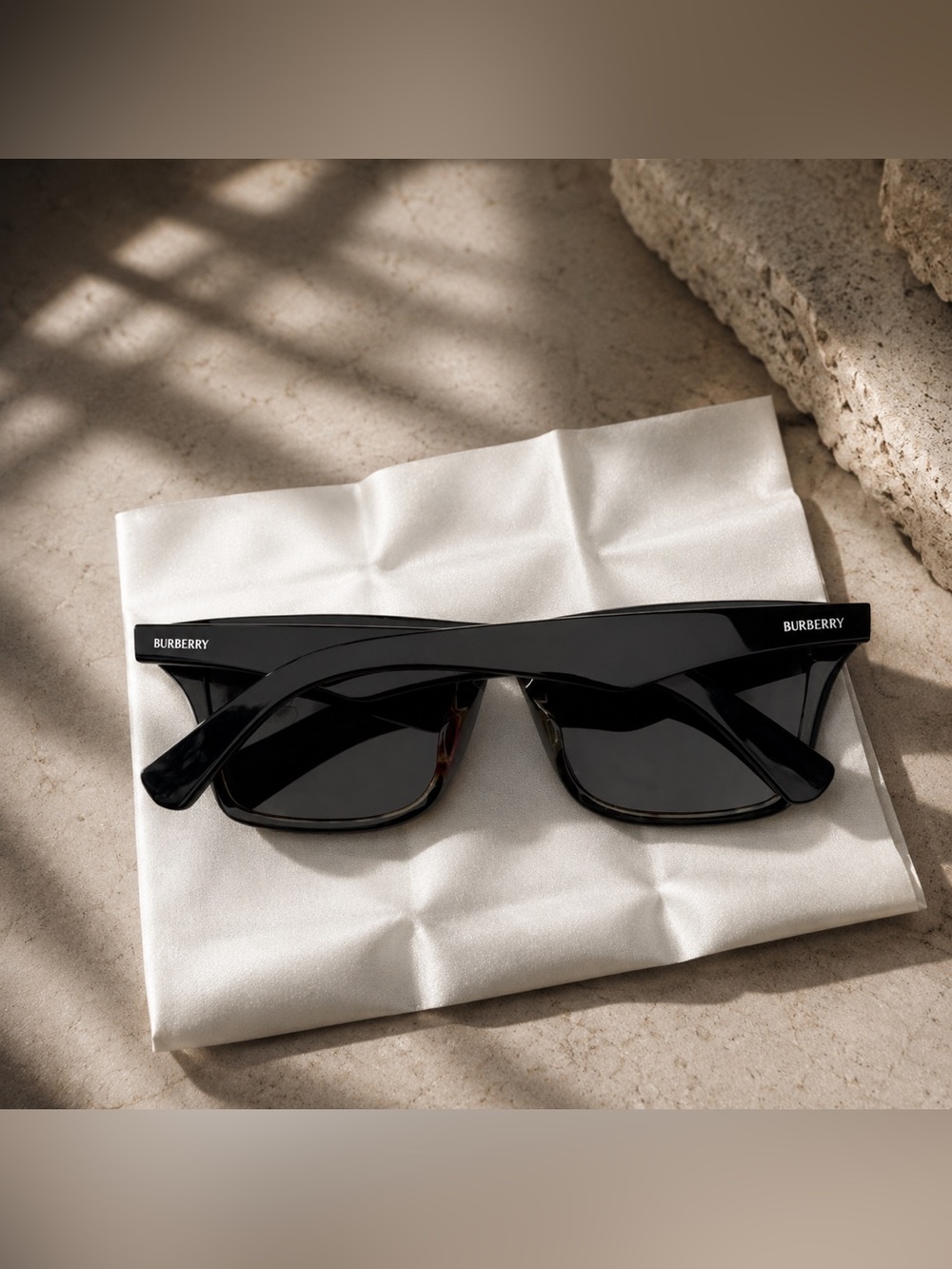 Burberry Black Rectangle Unisex Designer Sunglasses 57 Italy - Picture 11 of 17